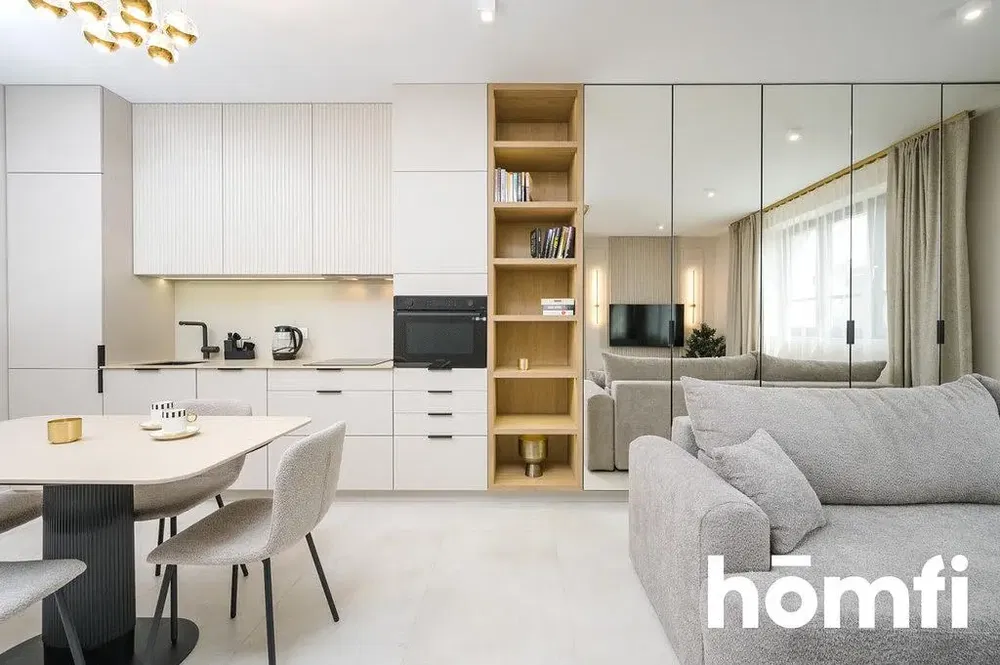 Salon; style moderne, lumière naturelle, rénové