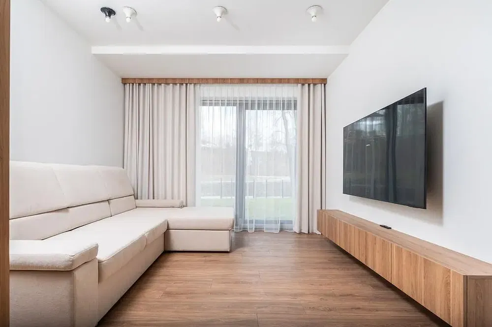 Salon; lumière naturelle, style moderne, parquet