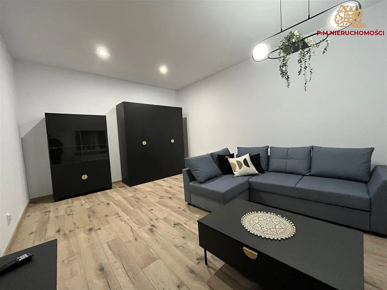 Salon; parquet, lumière naturelle, style moderne