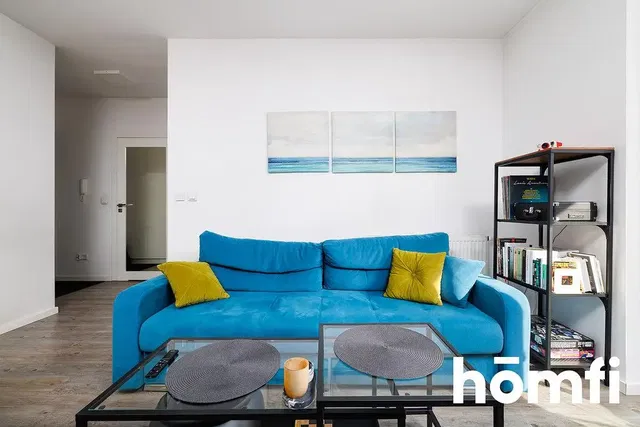 Salon; style moderne, parquet, lumière naturelle