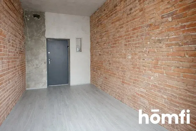 Autre; parquet, nécessite rénovation