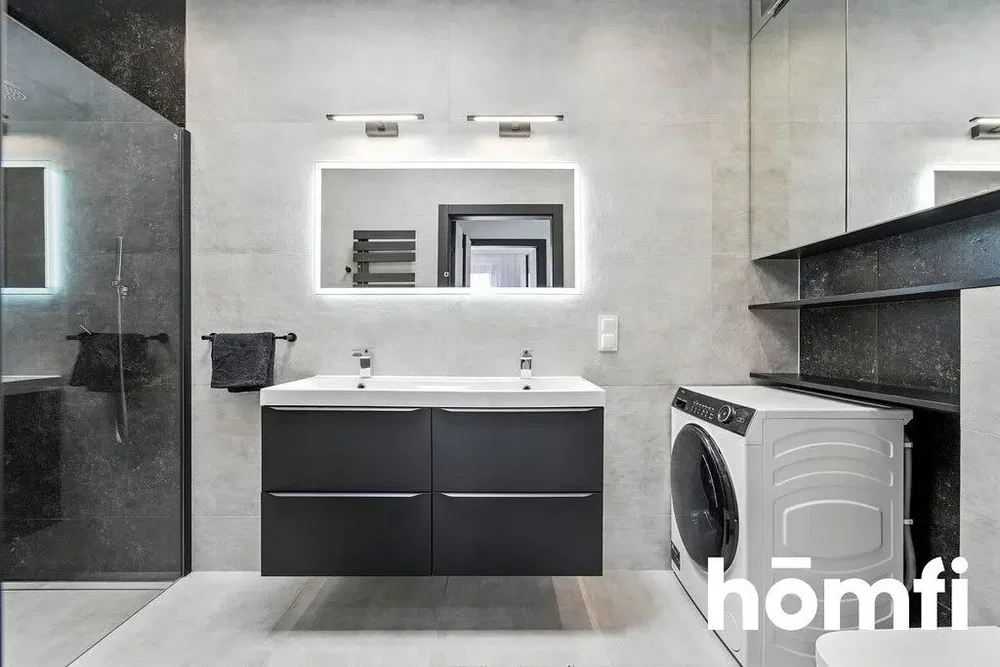 Banyo; tadilatlı, doğal ışık, modern stil, fayans zemin