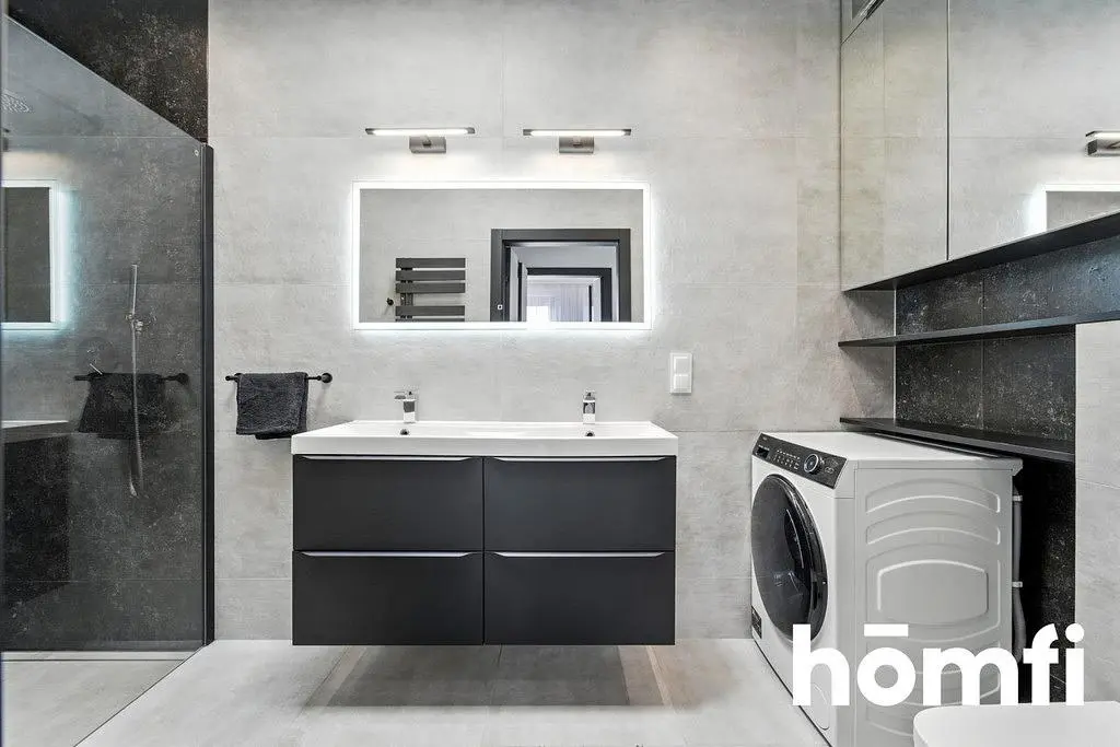 Banyo; tadilatlı, doğal ışık, modern stil, fayans zemin