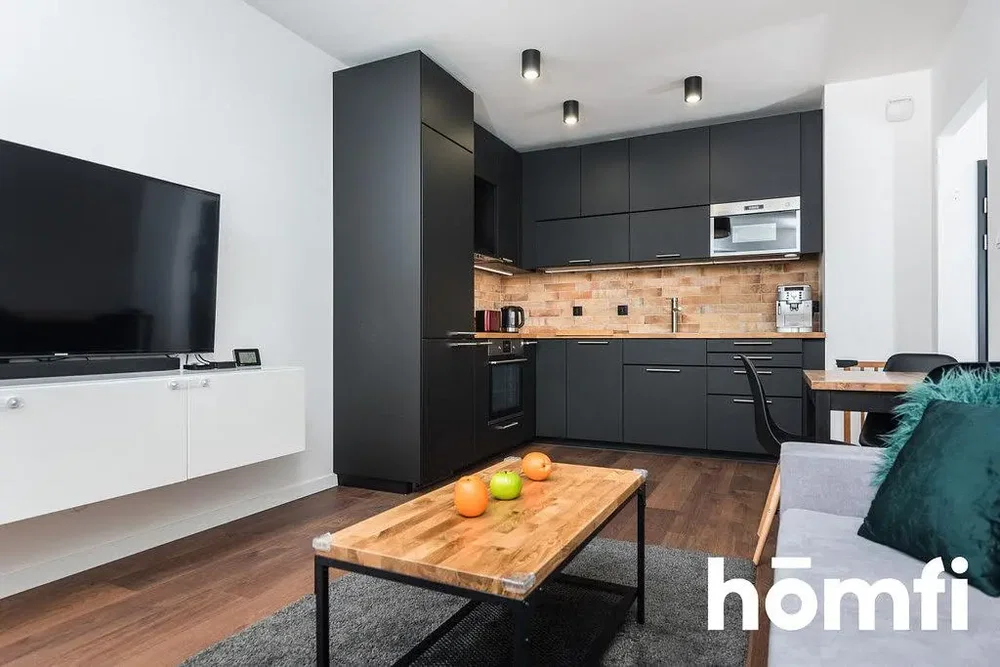 Soggiorno; vista, pavimento in legno, luce naturale, stile moderno