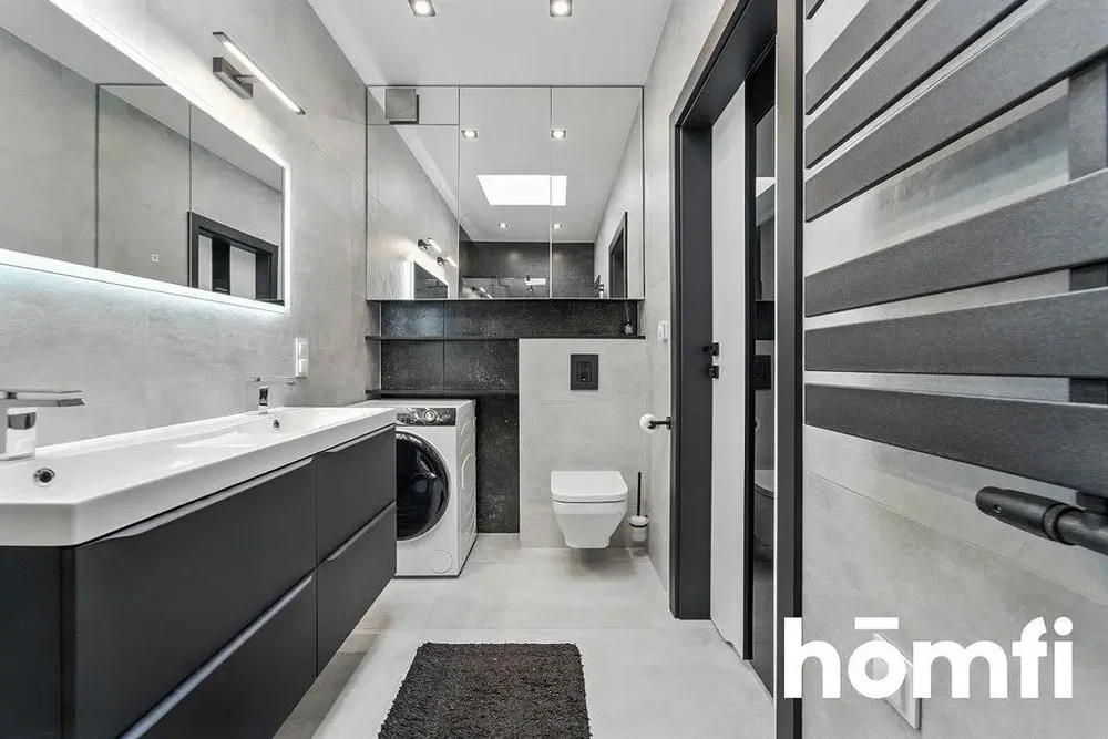 Banyo; fayans zemin, tadilatlı, doğal ışık, modern stil
