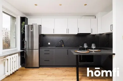 Kuhinja; kuhinjski aparati, pogled, drveni pod, prirodno svjetlo, moderni stil