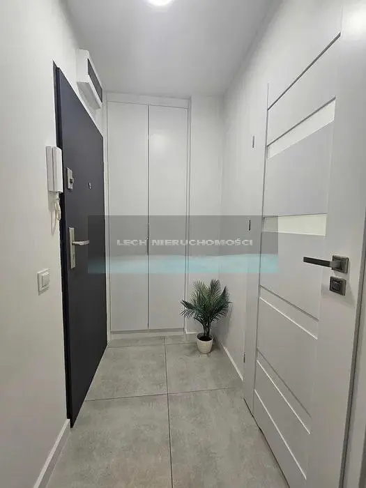 Vestiyer; fayans zemin, tadilatlı