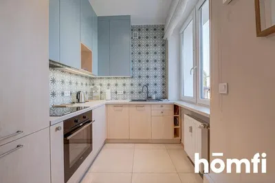 Kuhinja; kuhinjski aparati, prirodno svjetlo, moderni stil