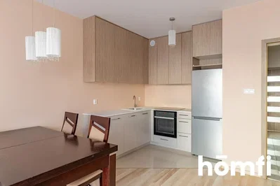 Cucina; elettrodomestici, luce naturale, stile moderno