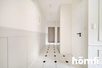 Vestiaire; carrelage, lumière naturelle