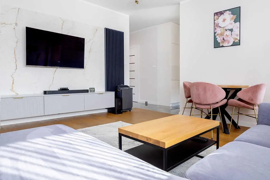 Дневна соба; модерни стил, природно светло, дрвени под