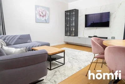 Дневна соба; модерни стил, дрвени под, природно светло