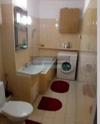 Badezimmer; fliesenboden, tageslicht