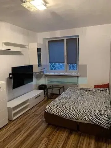 Schlafzimmer; holzboden, tageslicht