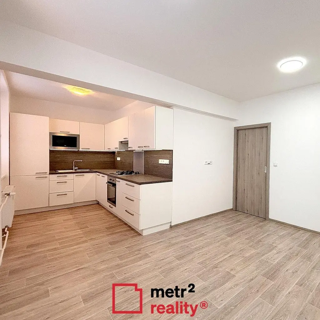 Kuhinja; pločice, prirodna svjetlost, renoviran