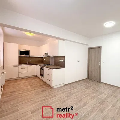 Kuhinja; pločice, prirodna svjetlost, renoviran