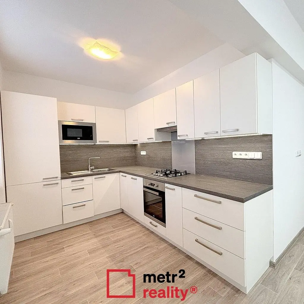 Kuhinja; kućanski aparati, moderan stil, renoviran, prirodna svjetlost, pločice