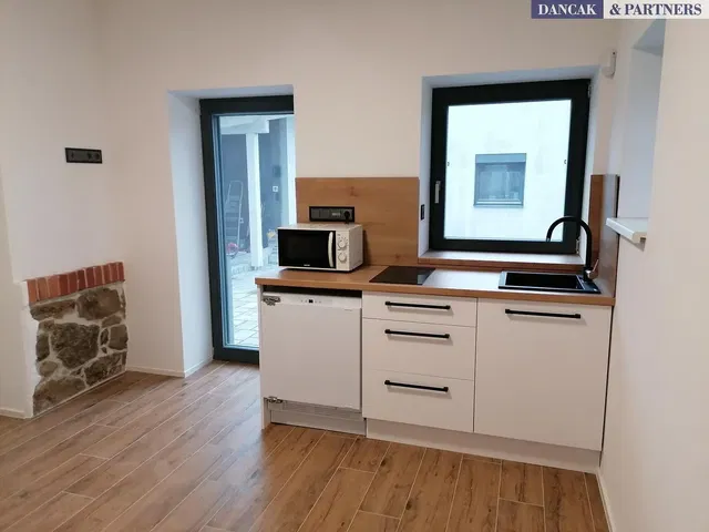 Küche; küchengeräte, fliesenboden, renoviert, tageslicht, moderner stil