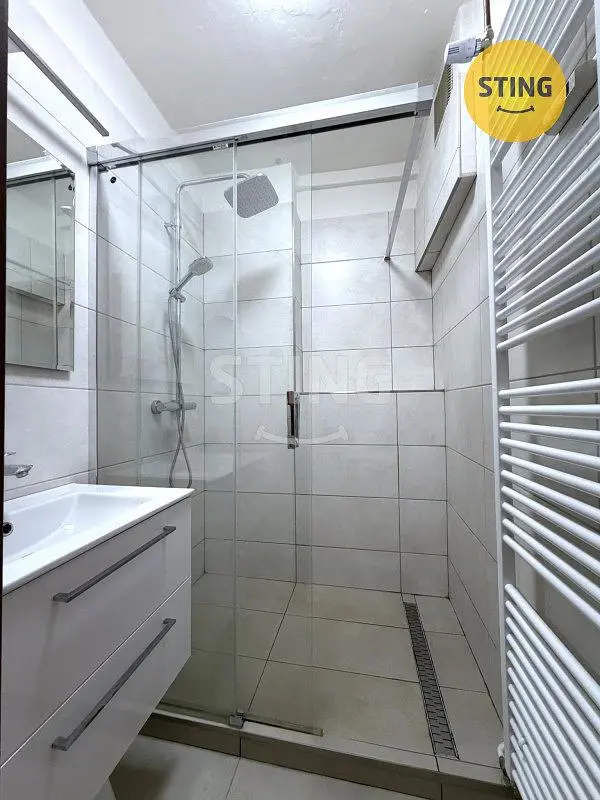 Купатило; плочице, природно светло, реновиран