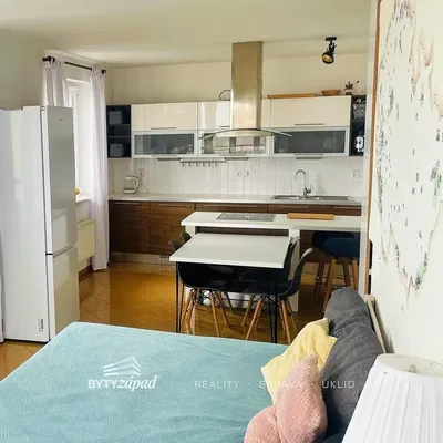 Mutfak; mutfak aletleri, doğal ışık, modern stil