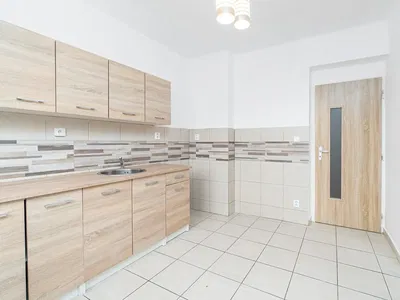 Keuken; tegelvloer, gerenoveerd, natuurlijk licht