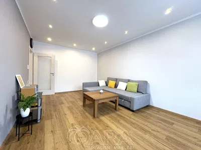 Wohnzimmer; holzboden, tageslicht, moderner stil