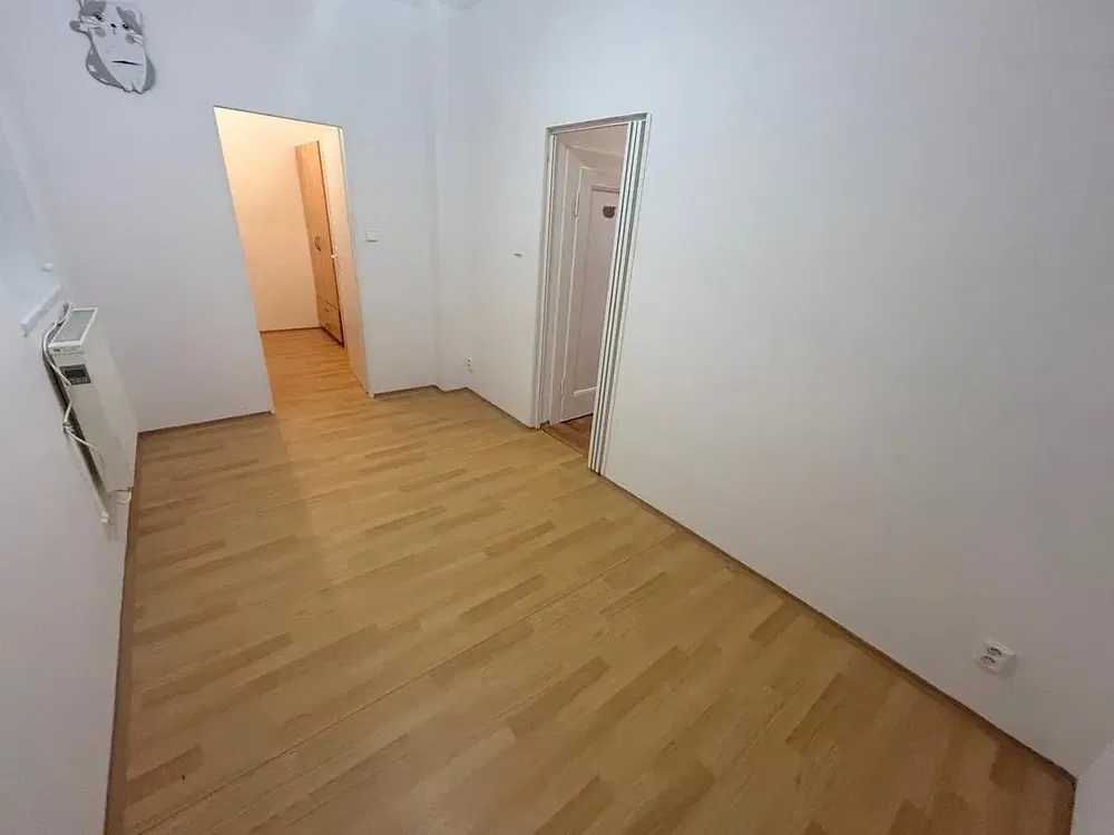 Chambre; parquet, lumière naturelle