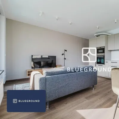 Wohnzimmer; holzboden, moderner stil, küchengeräte, tageslicht