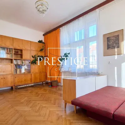 Salon; parquet, lumière naturelle, style moderne