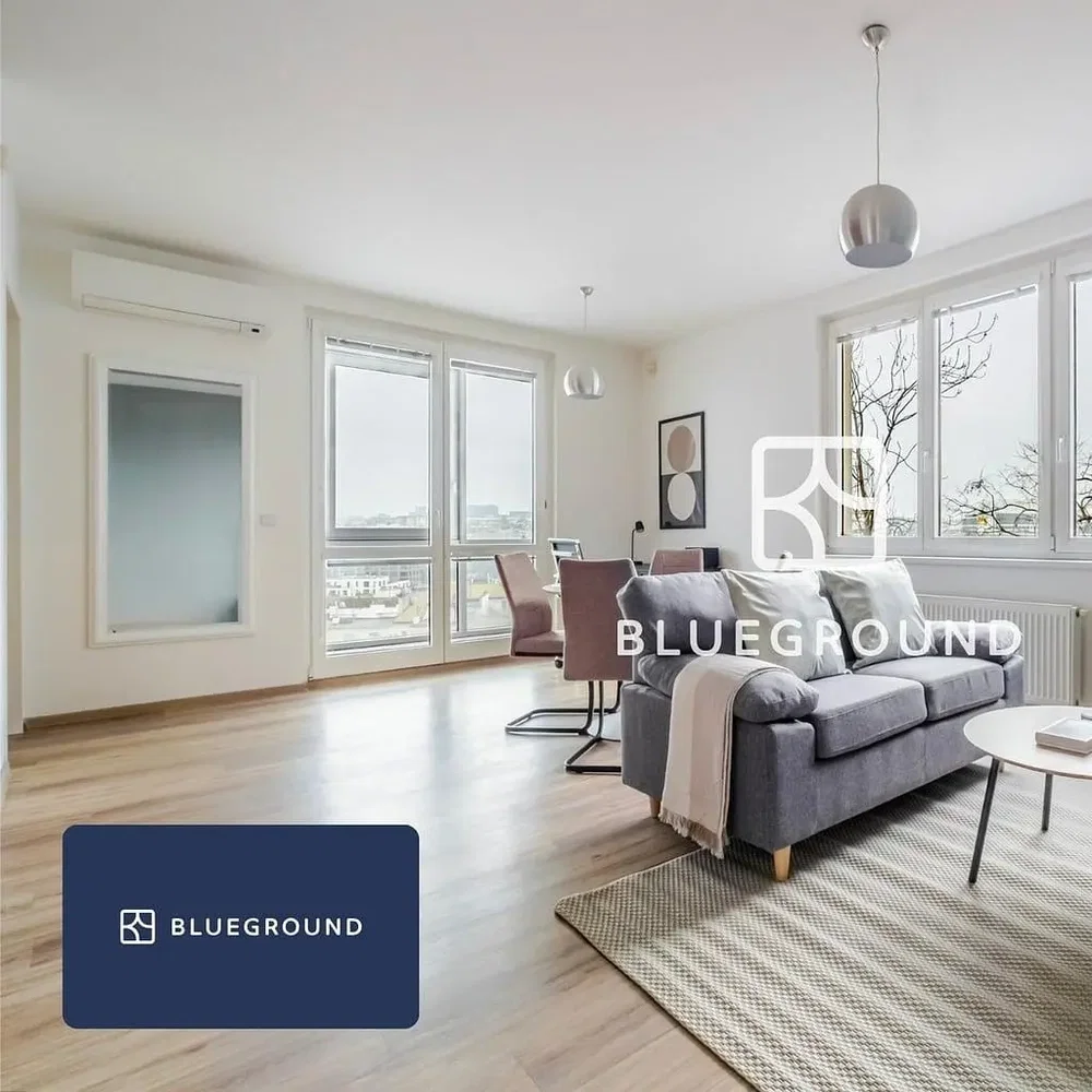 Salon; vue, lumière naturelle, style moderne, parquet