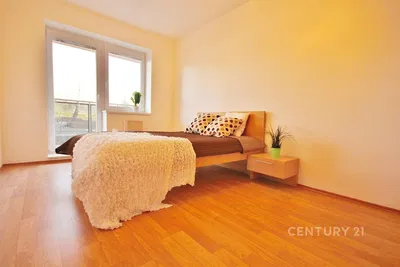 Schlafzimmer; holzboden, tageslicht