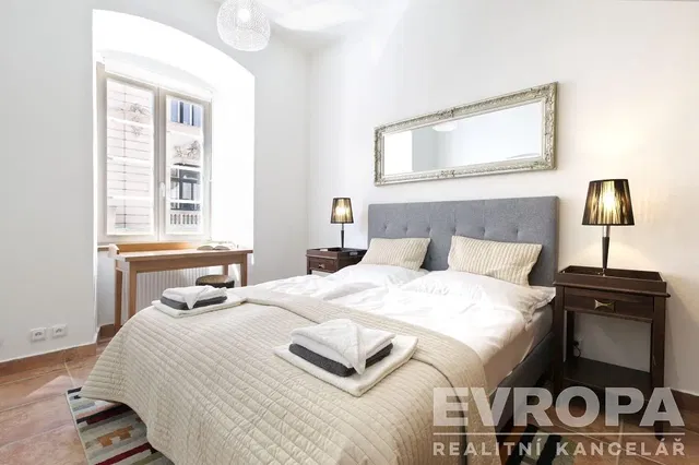 Camera da letto; luce naturale, stile moderno