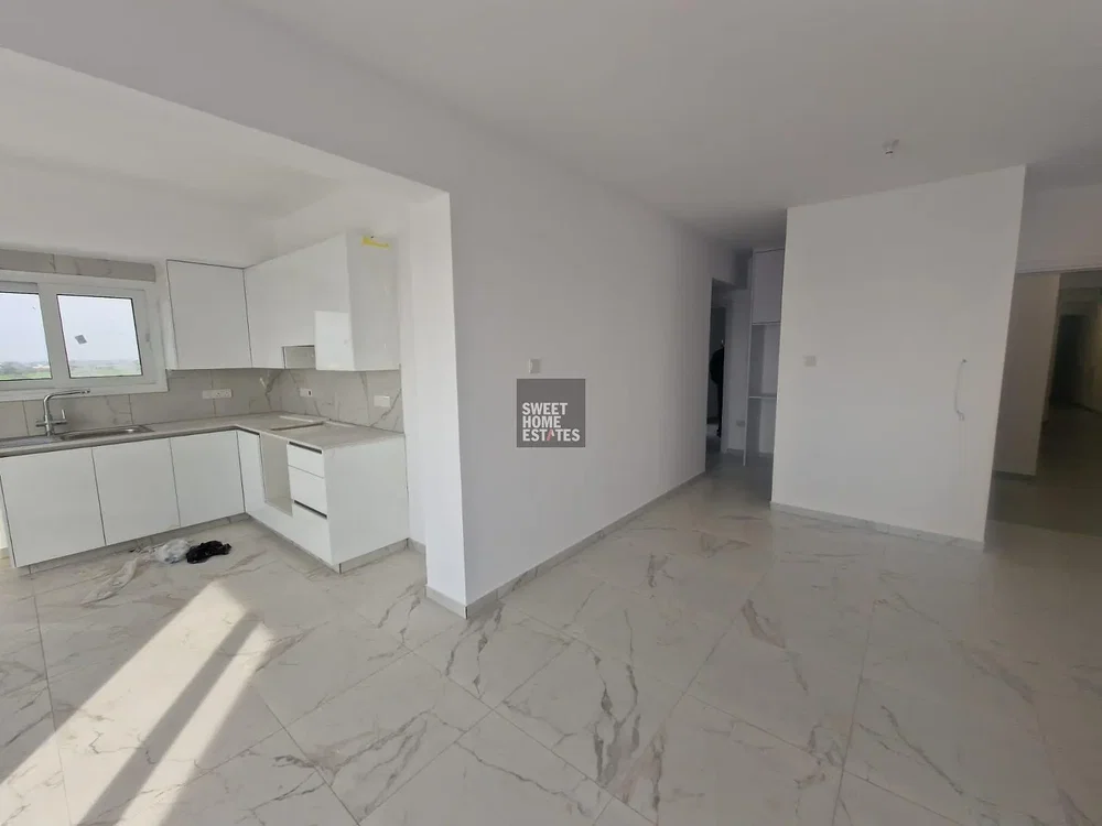 Keuken; tegelvloer, gerenoveerd, natuurlijk licht