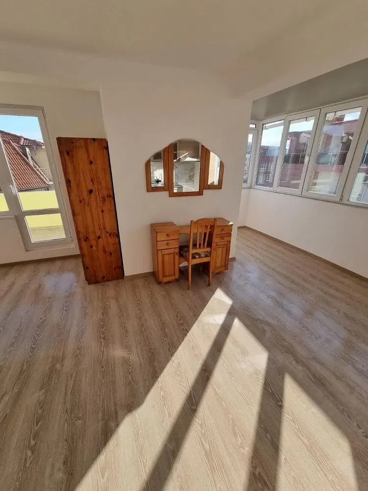 Bedroom; wood floor, natural light