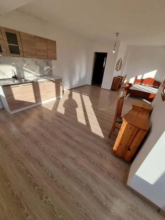 Kitchen; wood floor, natural light