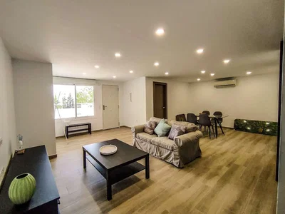 Oturma odası; doğal ışık, modern stil