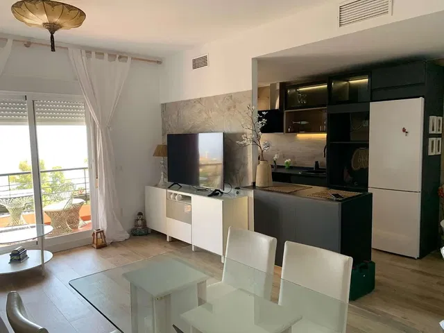 Soggiorno; vista, elettrodomestici, luce naturale, stile moderno