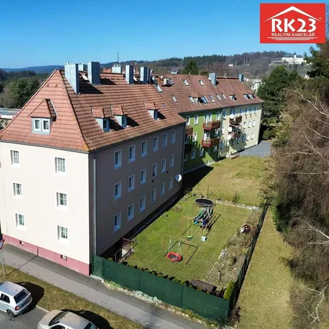 Dům a okolí; výhled