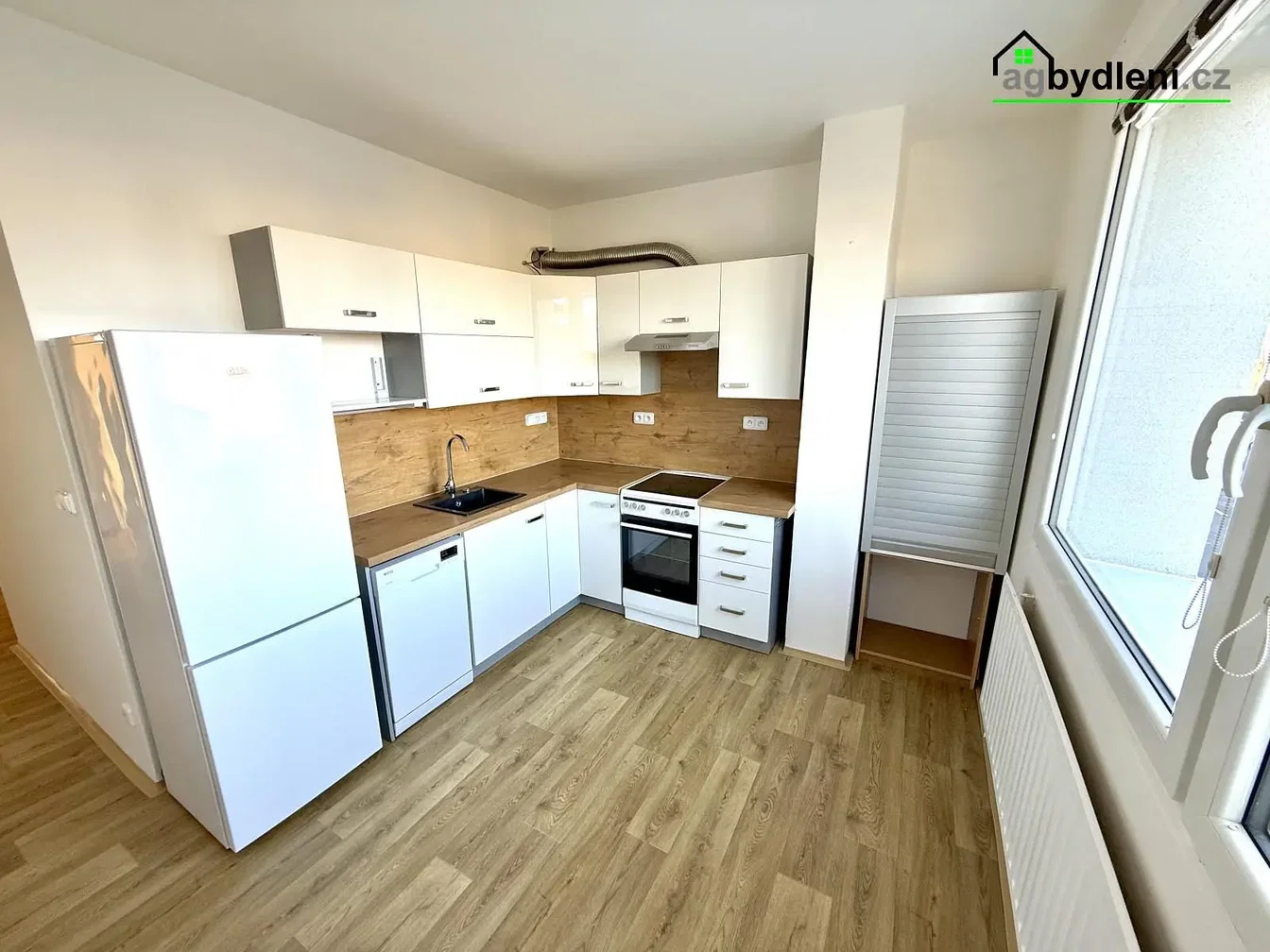 Cucina; elettrodomestici, luce naturale, stile moderno, ristrutturato