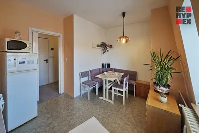 Kuchyně; dlažba, kuchyňské spotřebiče
