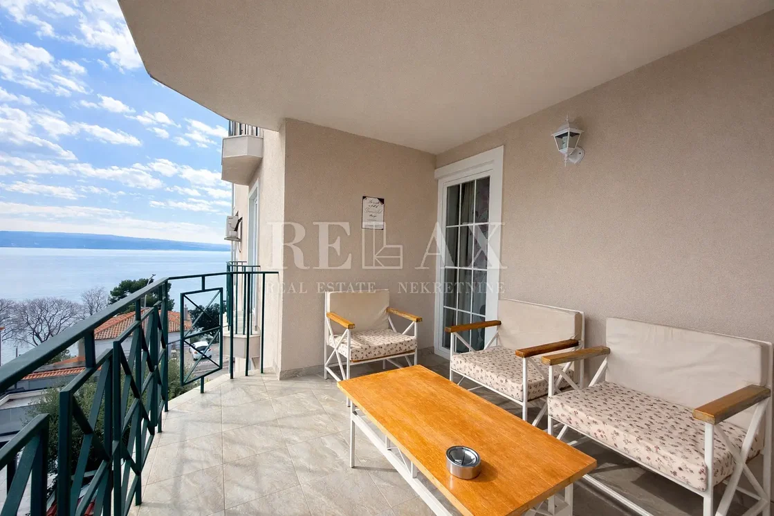 Balkon; pogled, pločice, prirodno svjetlo