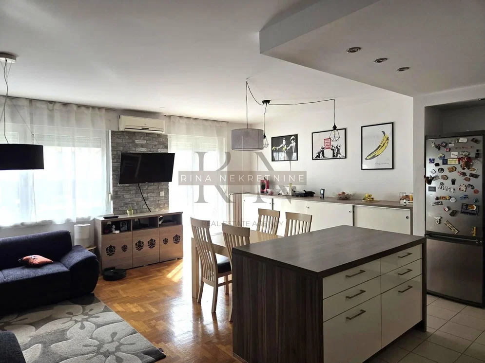 Wohnzimmer; küchengeräte, tageslicht, moderner stil
