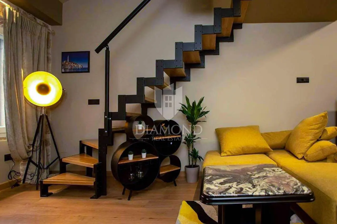 Dnevna soba; moderni stil, drveni pod, prirodno svjetlo