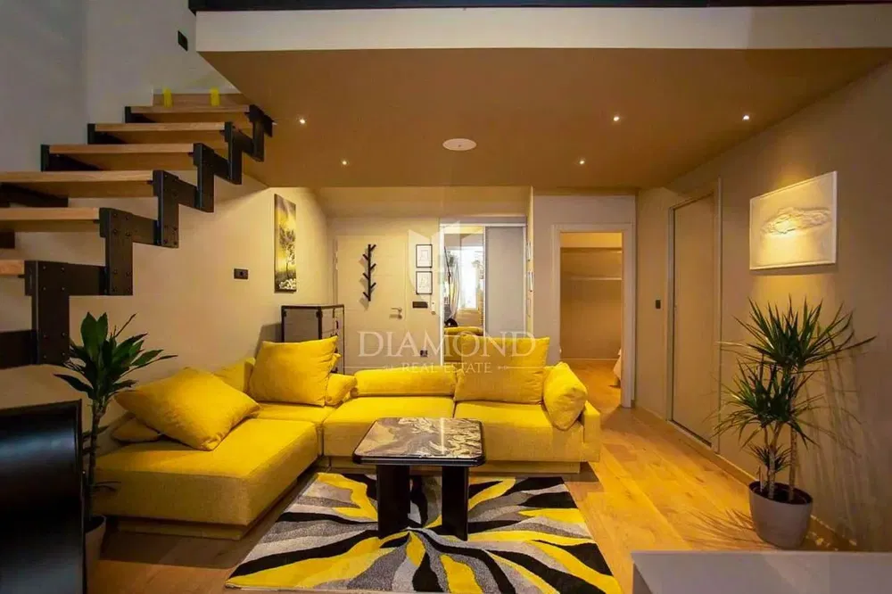 Dnevna soba; moderni stil, drveni pod, prirodno svjetlo