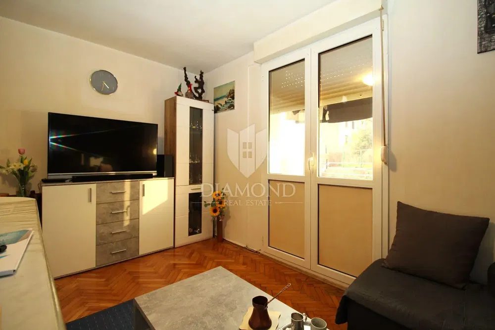 Dnevna soba; prirodno svjetlo, moderni stil