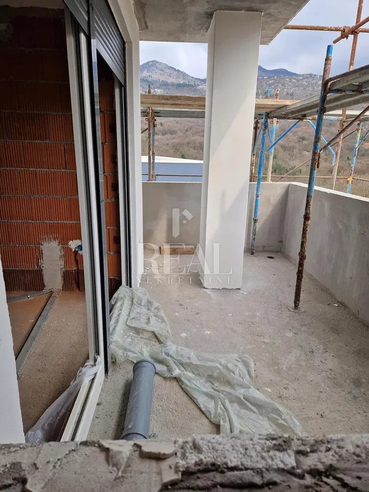 Balkon; pogled, potrebna renovacija