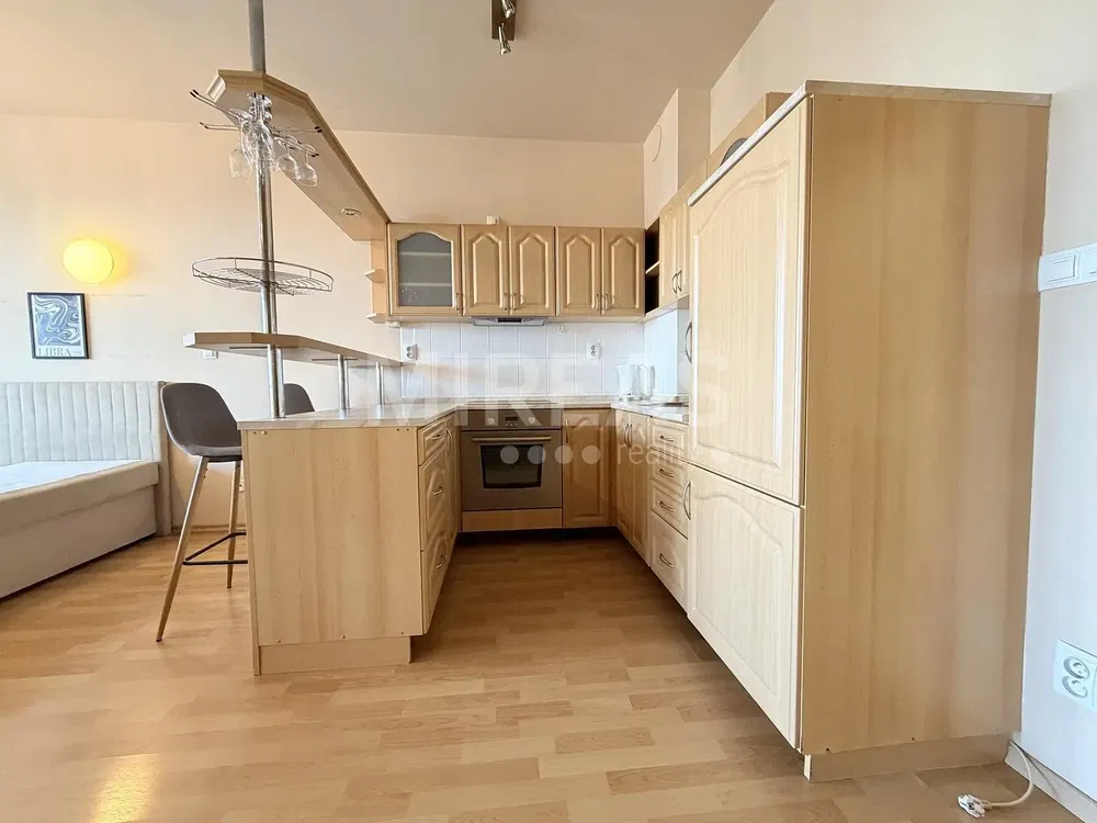 Küche; küchengeräte, fliesenboden, holzboden, renoviert, tageslicht