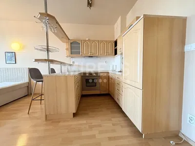 Küche; küchengeräte, fliesenboden, holzboden, renoviert, tageslicht