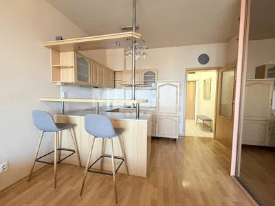 Küche; küchengeräte, holzboden, tageslicht, moderner stil