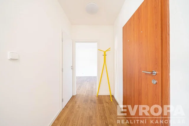 Garderobe; holzboden, tageslicht